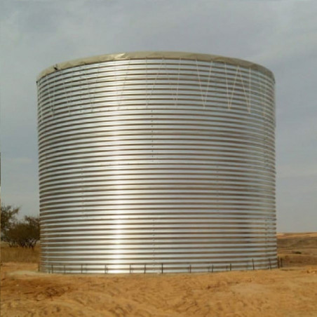 Depósito de agua de chapa sin funda. Capacidad 470,28 m3.